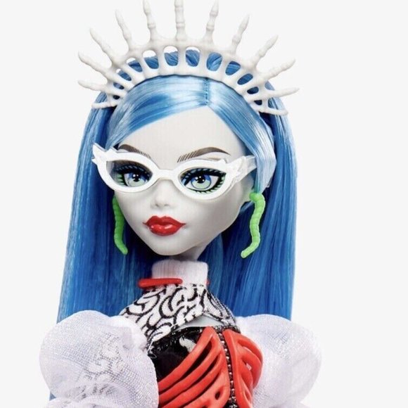 Brand New Unopened Monster High Collectors Ghouluxe Ghoulia Yelps